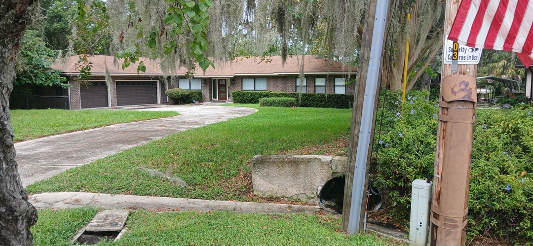 1704 Memory Ln photo 2