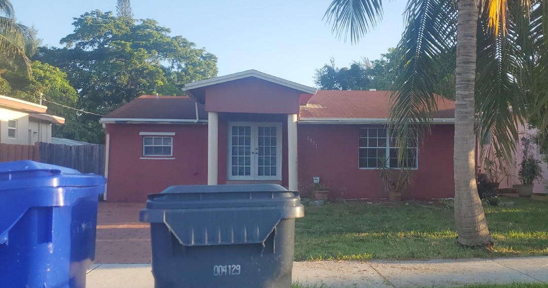 Dewey St, Hollywood, FL 33020