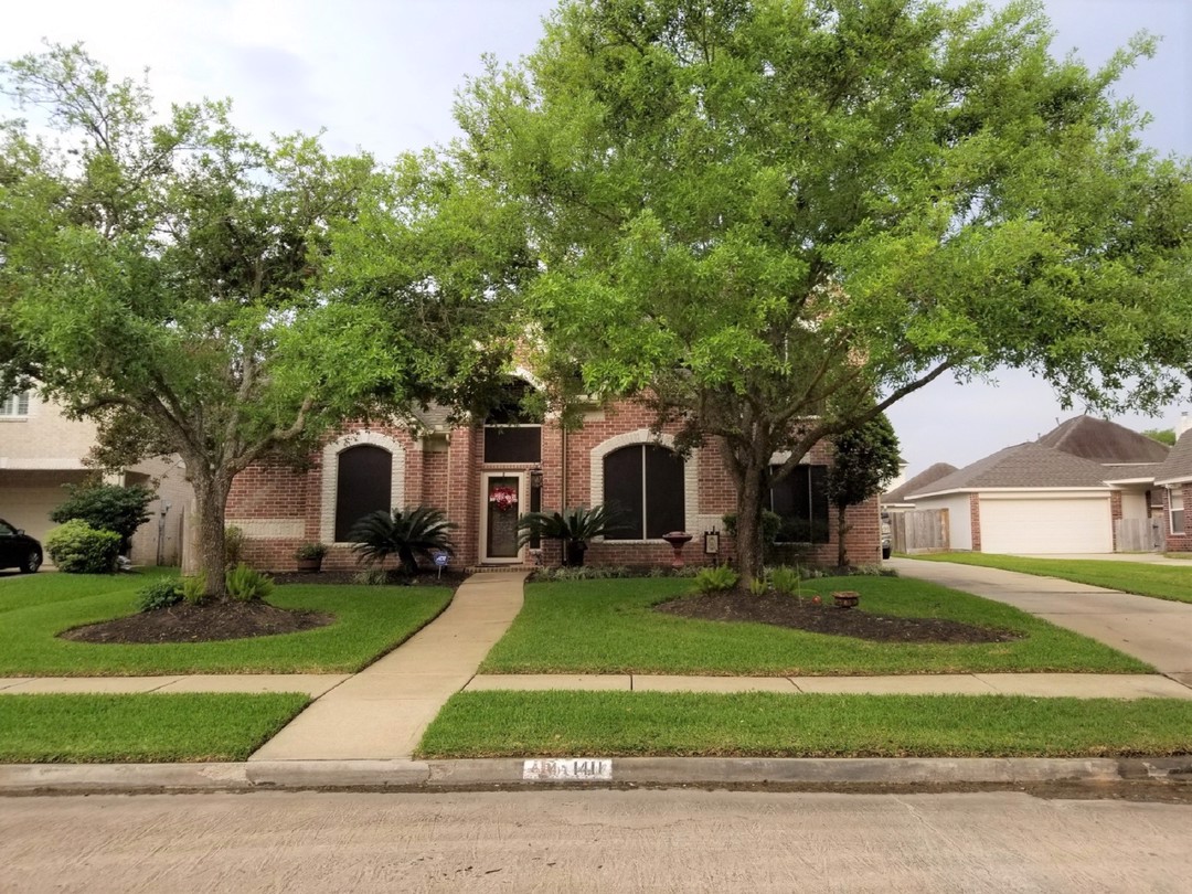 Cross Valley Dr, Sugar Land, TX 77479