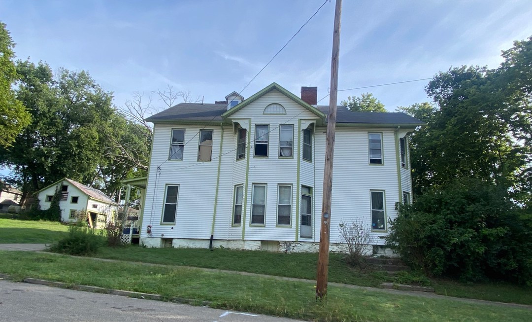 Roosevelt Ave, Zanesville, OH 43701