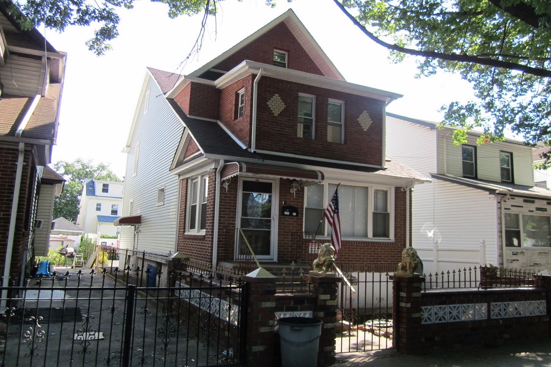 174th St, Jamaica, NY 11433 #1