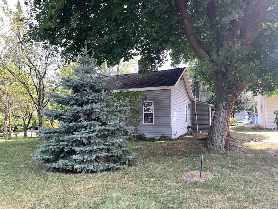Pleasant St, Hartford, MI 49057 #1