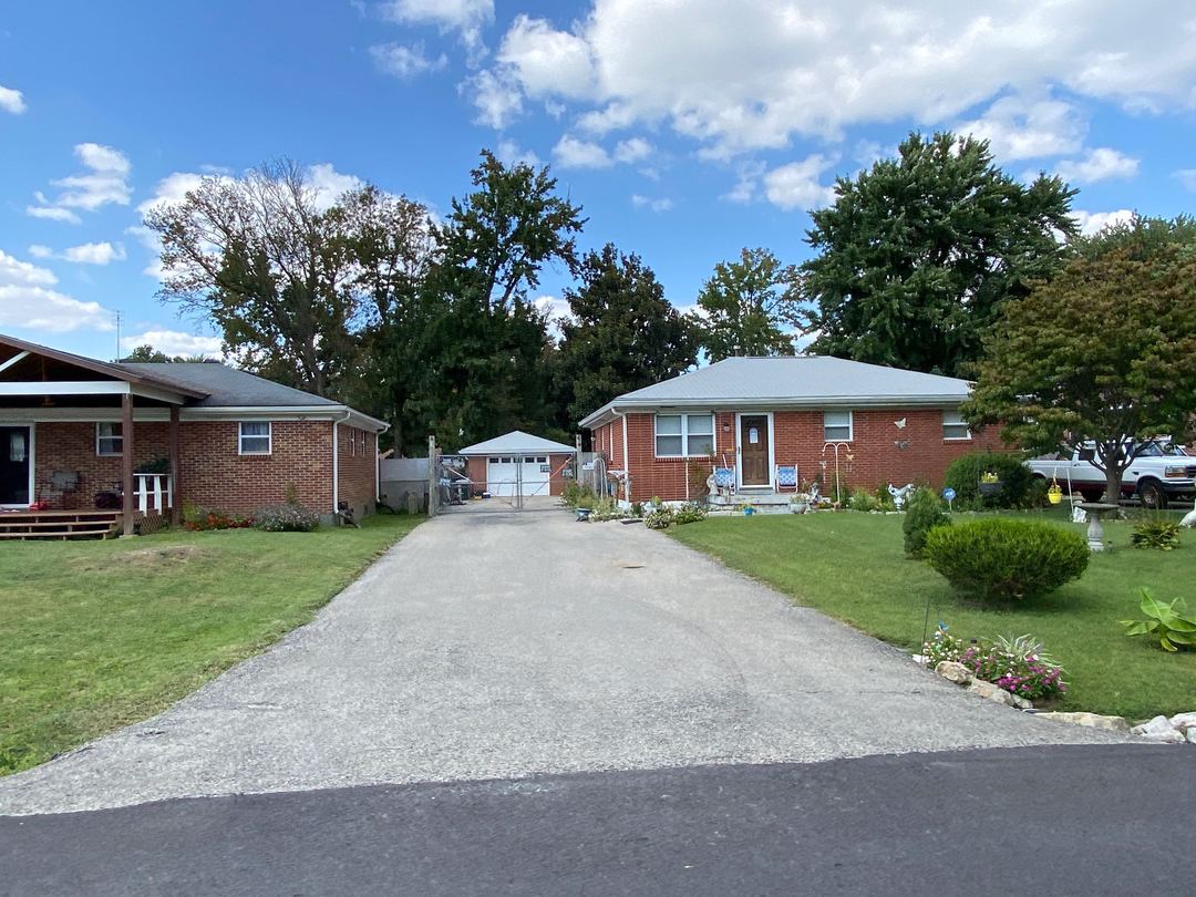 Lone Oak Ave, Louisville, KY 40219