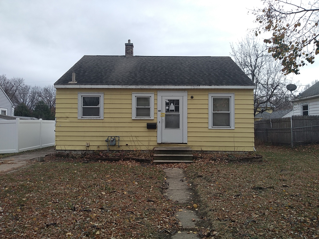 Vine St, Waterloo, IA 50703