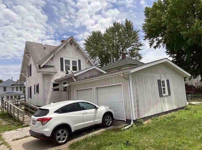 Charles St, Carlinville, IL 62626 #1