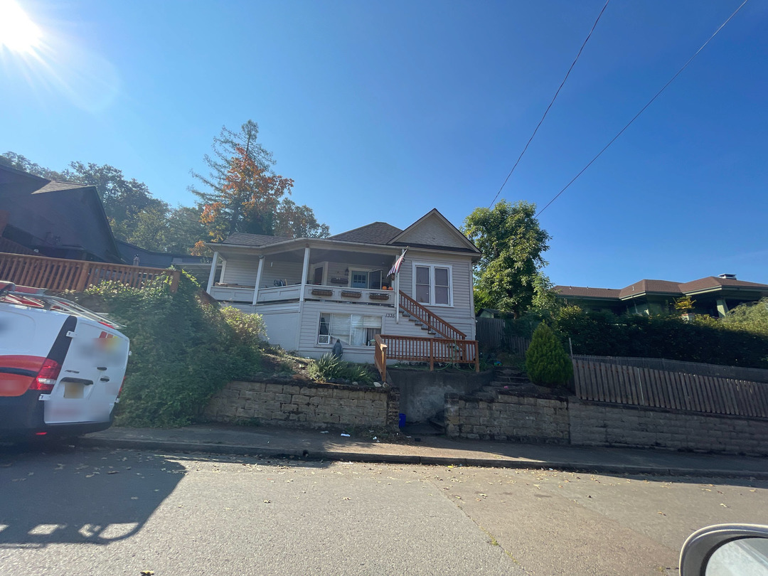 Lane Ave, Roseburg, OR 97470