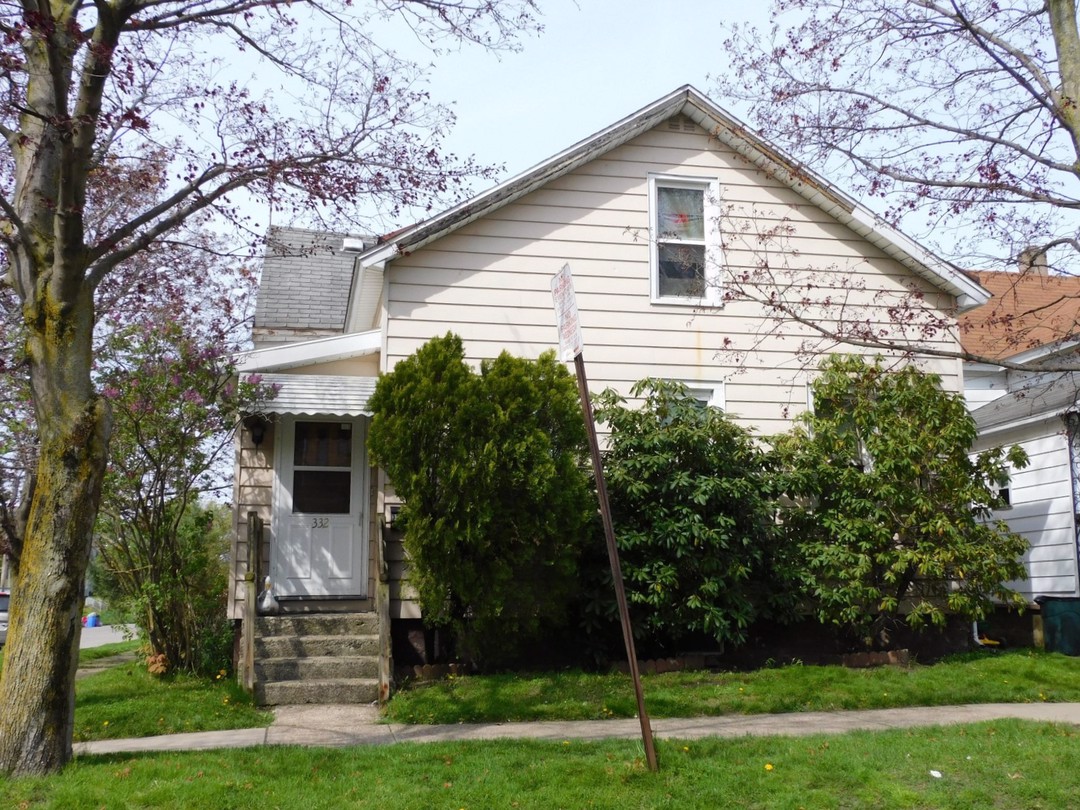 Ash St, Erie, PA 16507