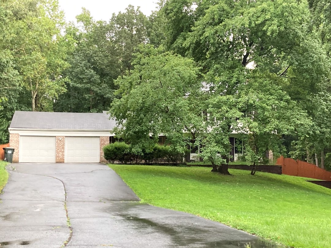 Holly Knoll Cir, Great Falls, VA 22066