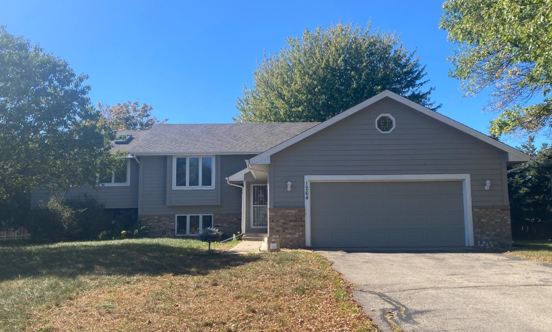Swift Cir, Shakopee, MN 55379