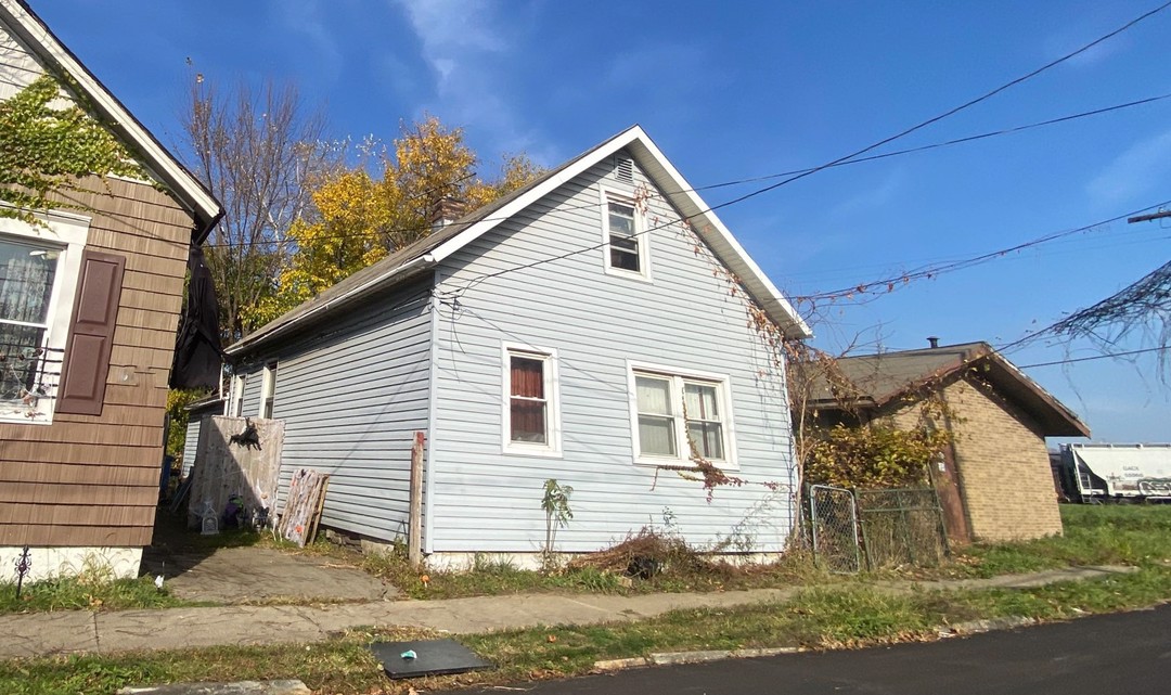 Glazier Ave, Cleveland, OH 44127 #1