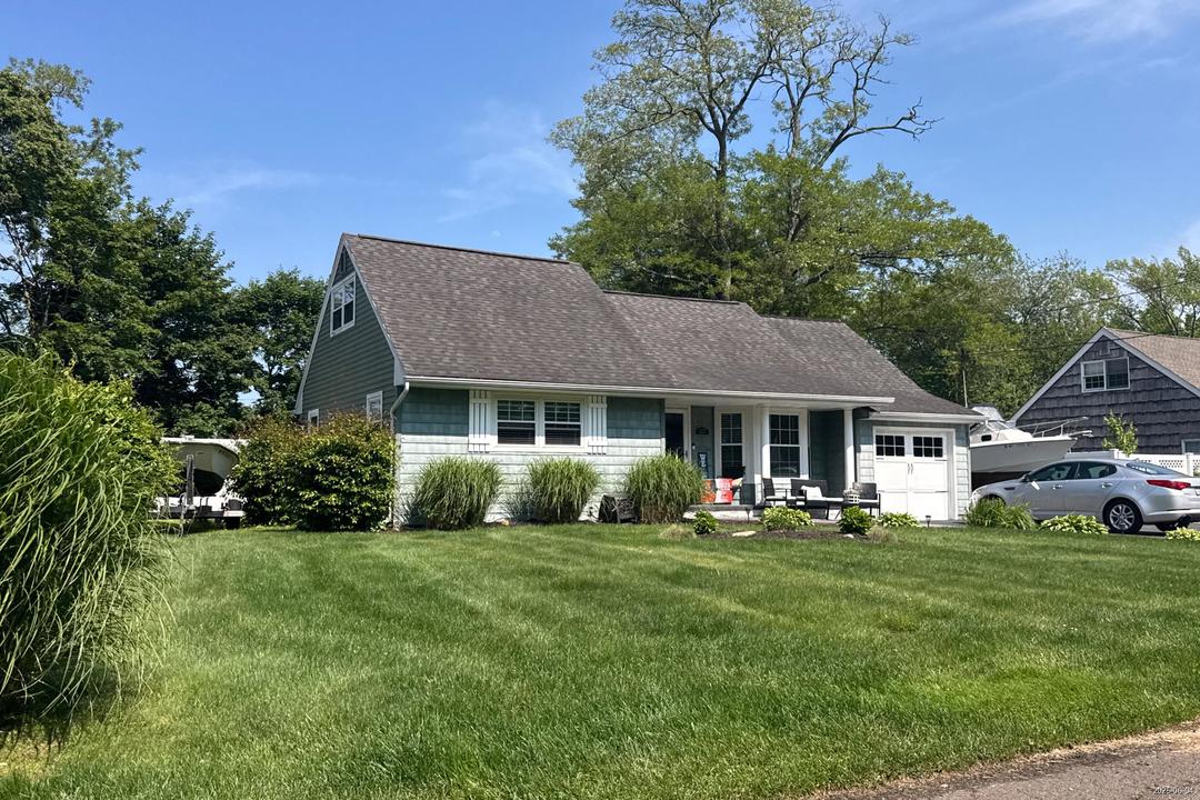 Connetquot Rd, Oakdale, NY 11769