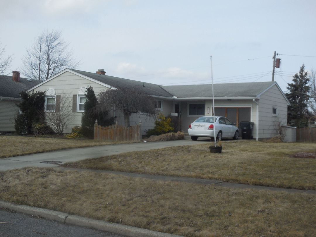 Broadmoor Dr, Tonawanda, NY 14150
