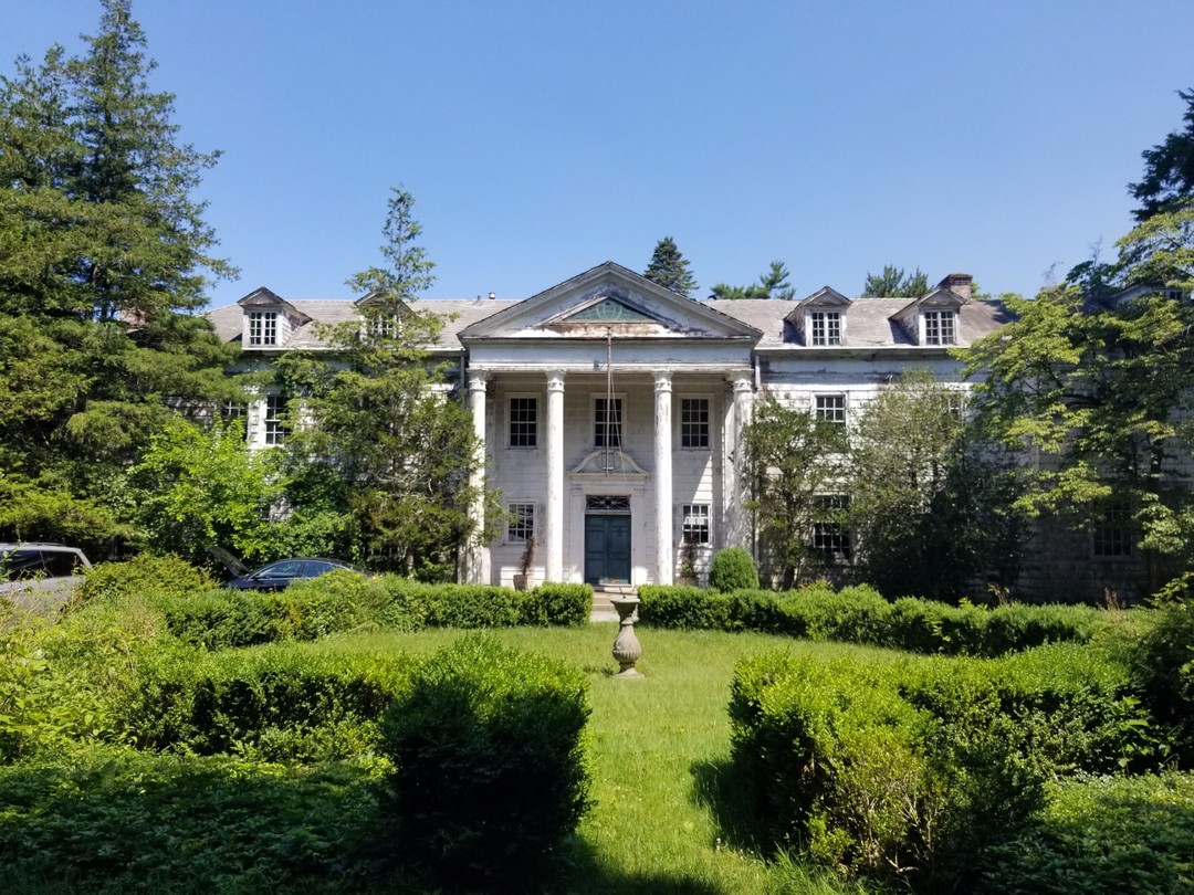 Crescent Beach Rd, Glen Cove, NY 11542