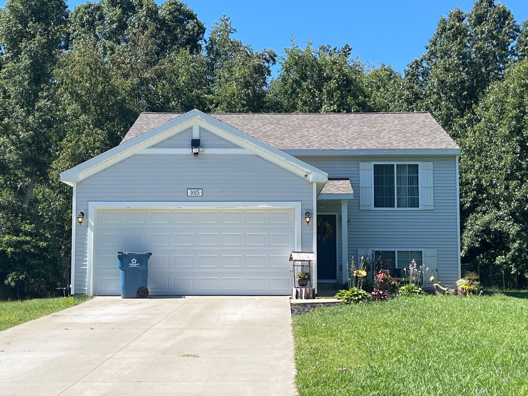 1015 Point Way<br>Lawton &middot; MI &middot; 49065<br>Van Buren County