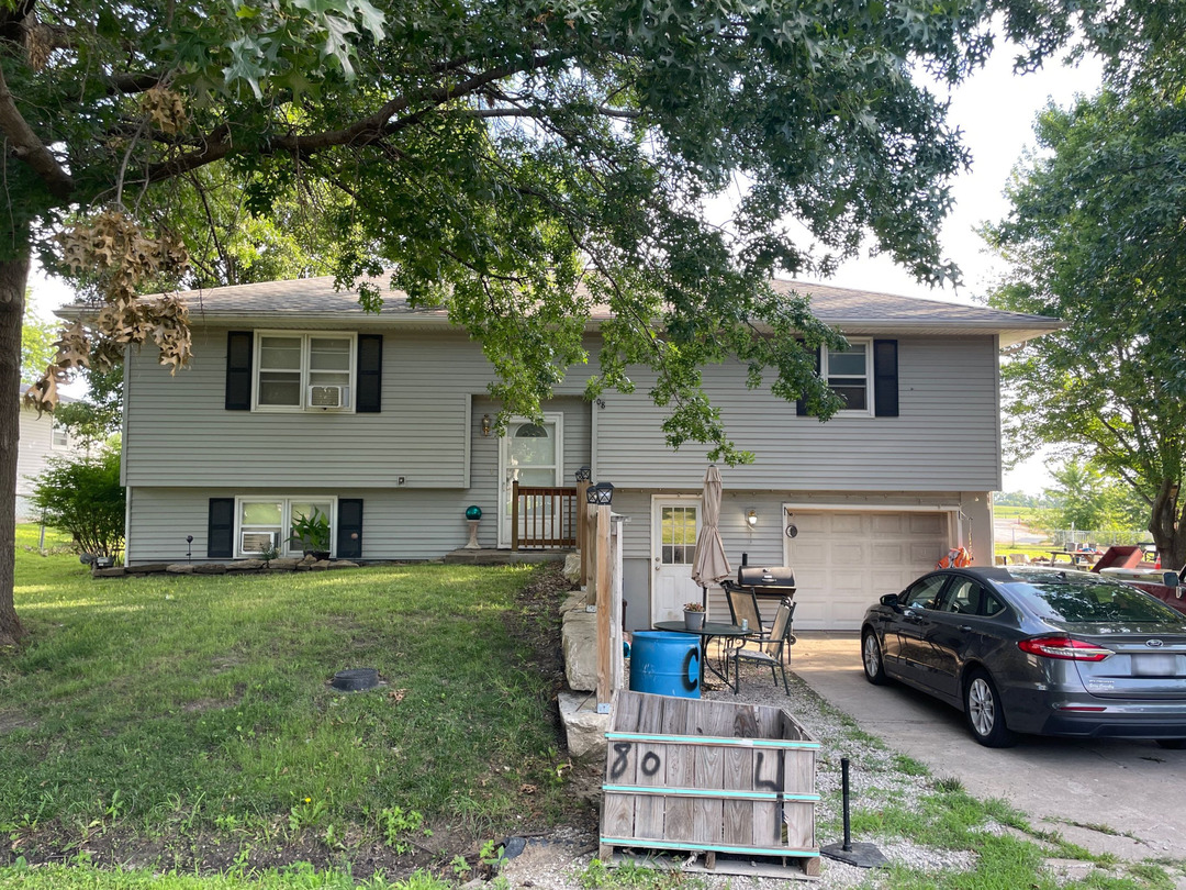 Sellers Pl, Lathrop, MO 64465