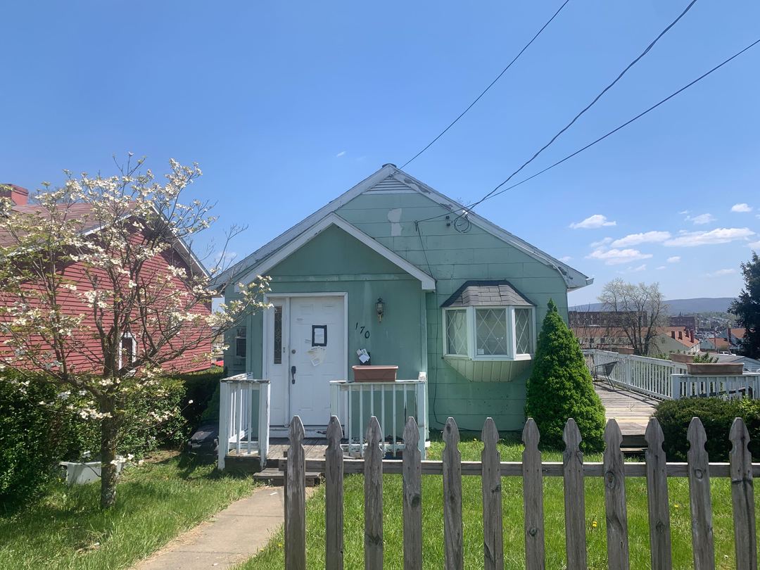Easy St, Uniontown, PA 15401