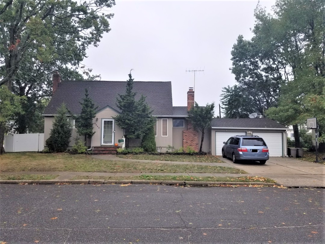 Berrywood Dr, Seaford, NY 11783