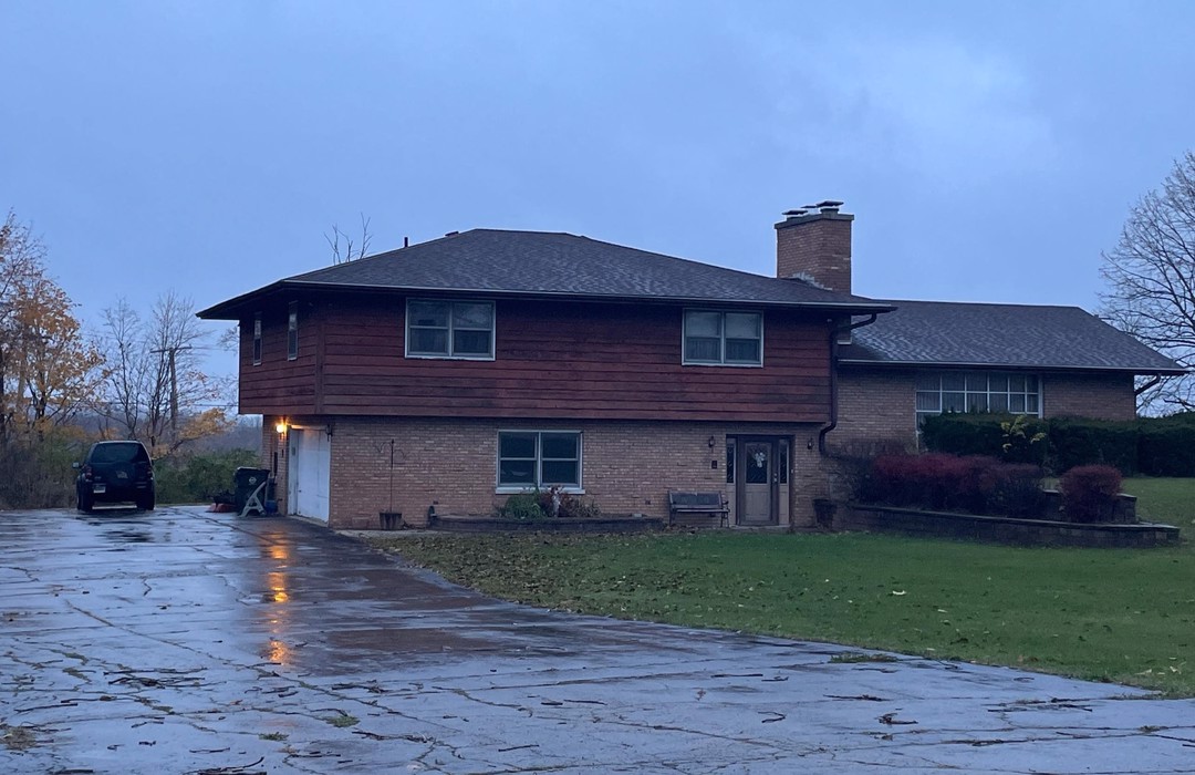 Tomahawk Trl, Oswego, IL 60543 #1