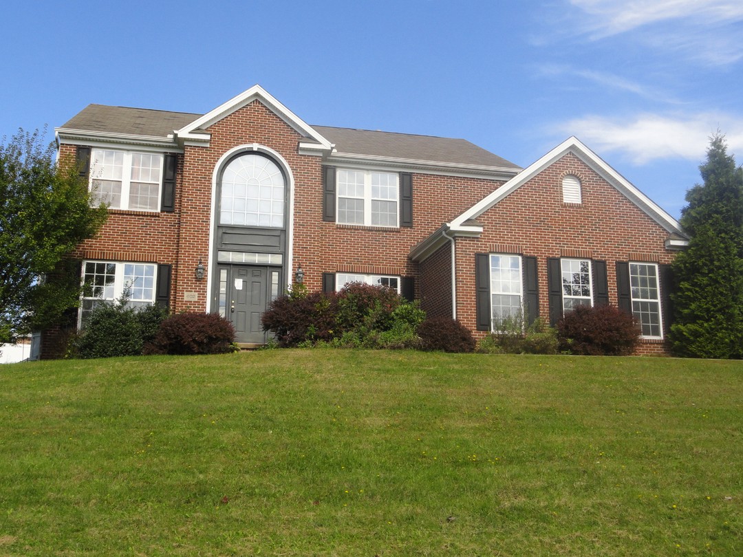 Eton Dr, Greensburg, PA 15601