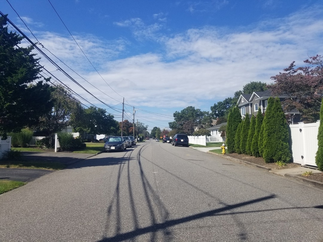 270 Neptune Ave, West Babylon, NY 11704 ServiceLink Auction