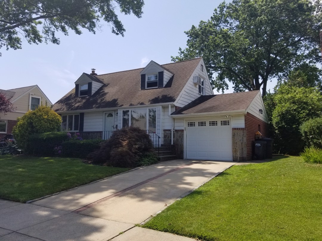 Schumacher Dr, New Hyde Park, NY 11040 #1