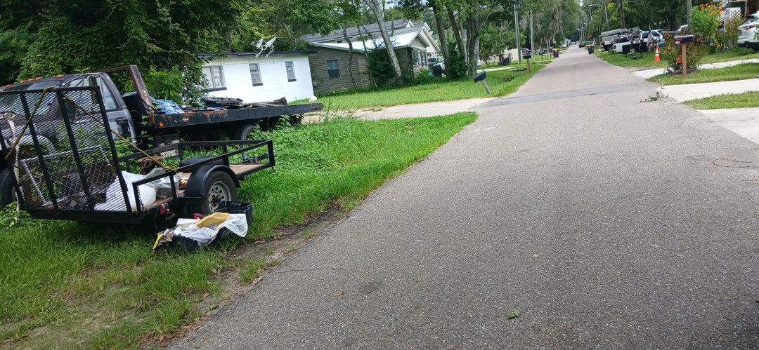 1281 Neva St photo 4