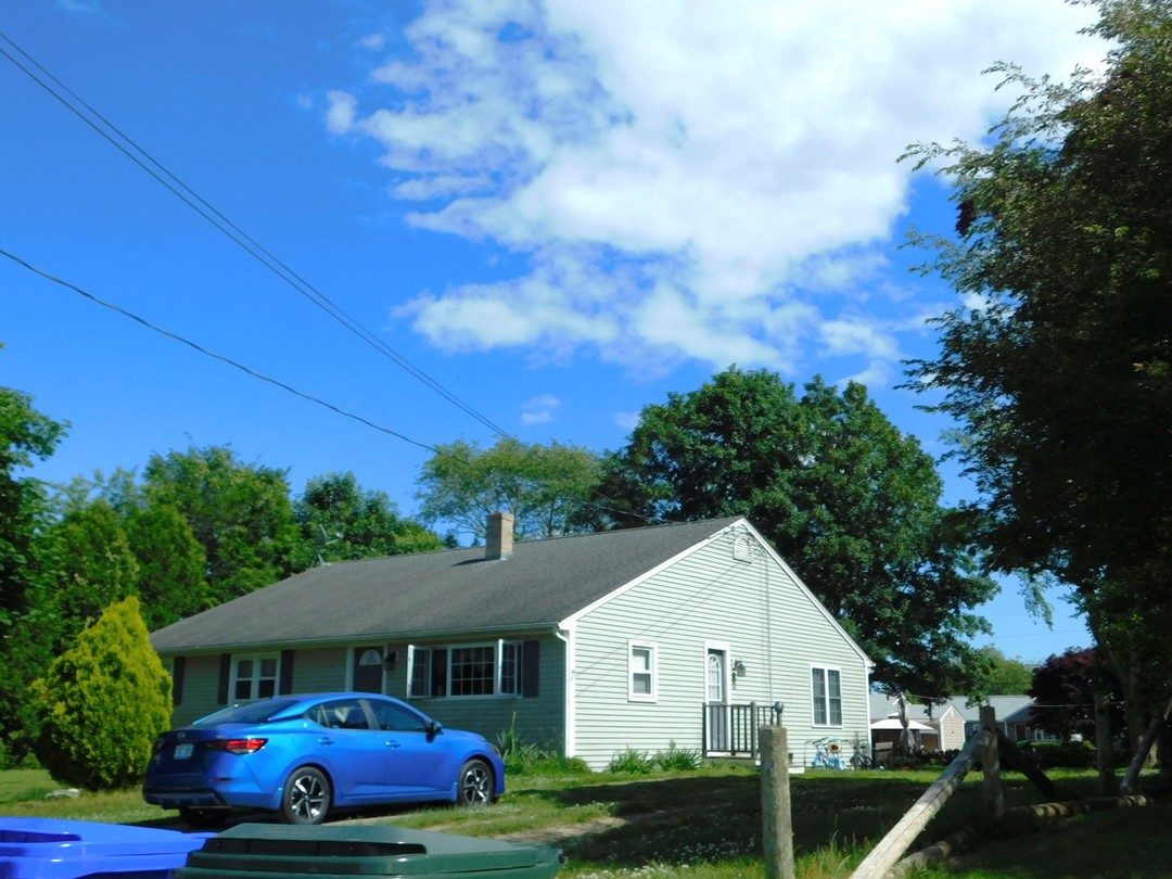28 Roosevelt Drive, Bristol, RI 02809 ServiceLink Auction