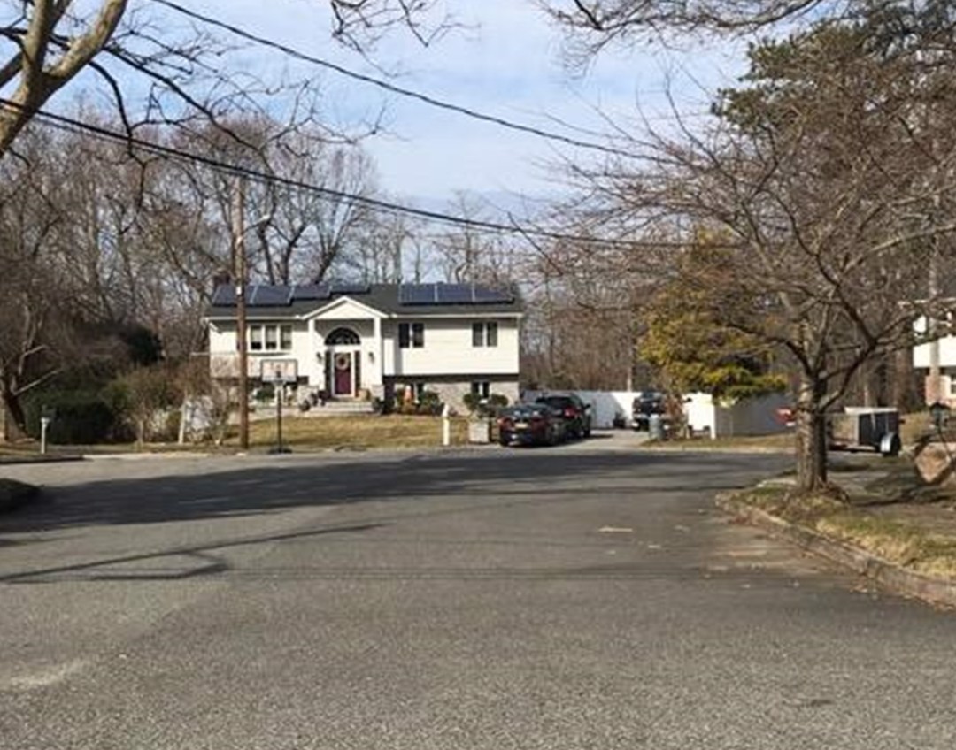 Dale Ct, Hauppauge, NY 11788 #1
