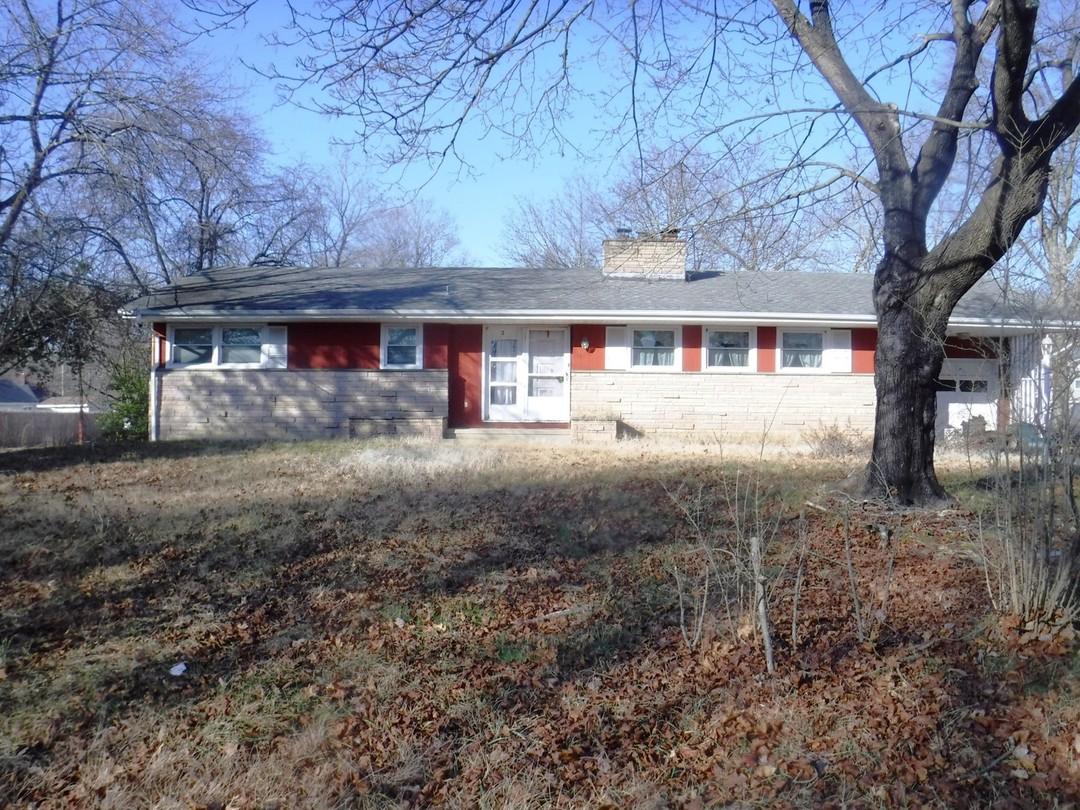 Sanford St, Manalapan, NJ 07726