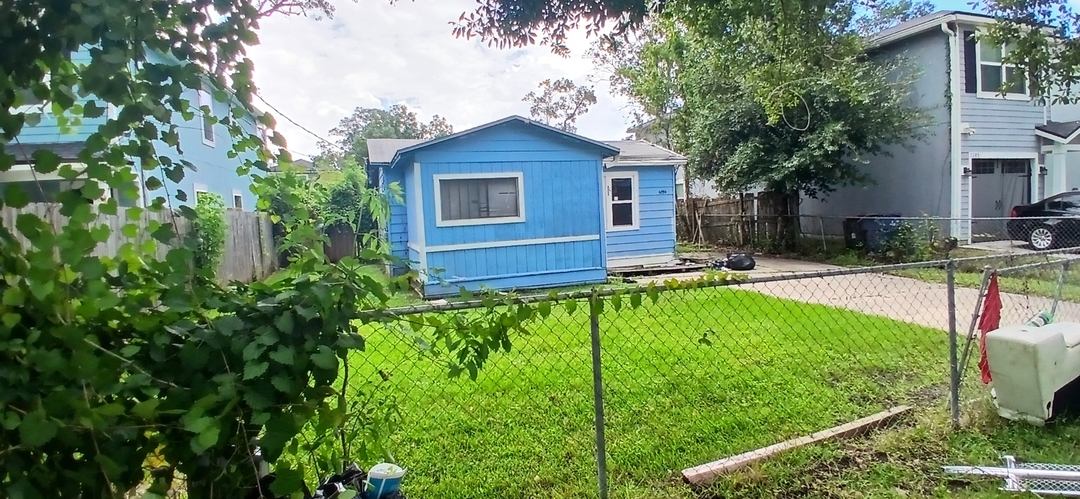 1281 Neva St photo 2