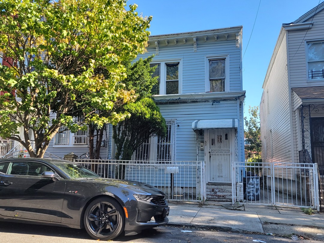 Hemlock St, Brooklyn, NY 11208
