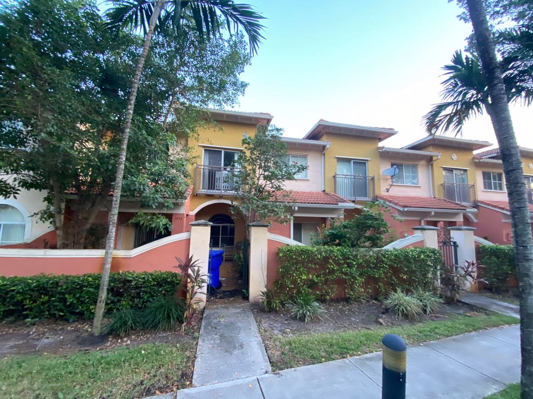 Santa Catalina Cir, North Lauderdale, FL 33068 #1