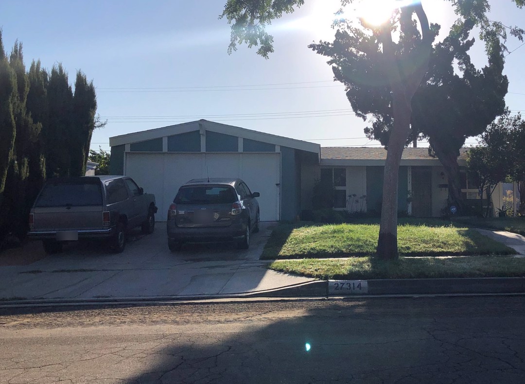 Dewdrop Ave, Canyon Country, CA 91351