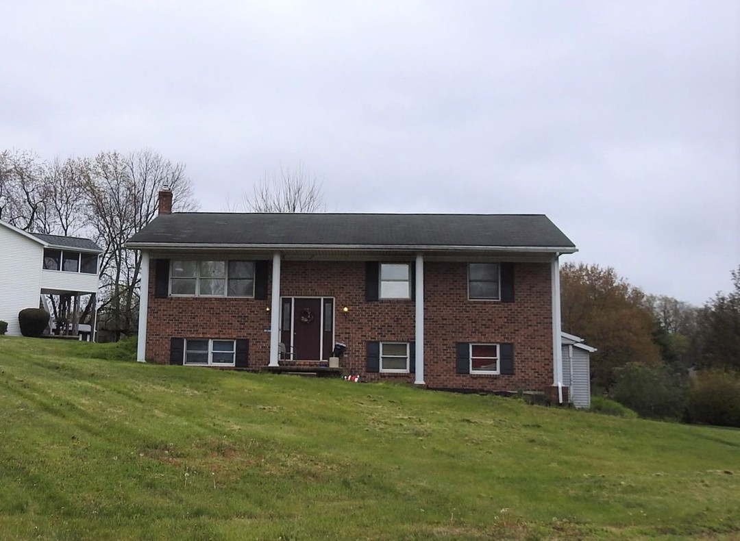 Midland Cir, Mount Joy, PA 17552