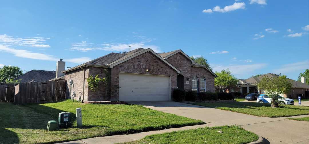 100 Lone Oak Ct<br>Forney &middot; TX &middot; 75126<br>Kaufman County