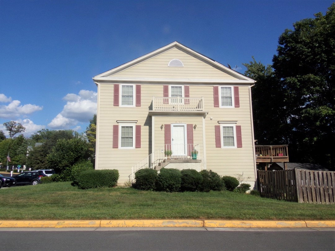Hadwin Pl, Woodbridge, VA 22193