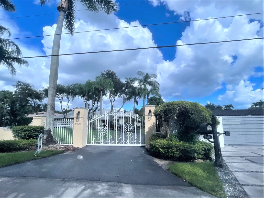 79th Ct, Miami, FL 33143
