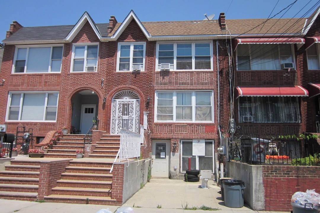 Hawthorne St, Brooklyn, NY 11203