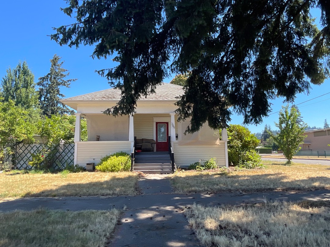 Grove St, Lebanon, OR 97355