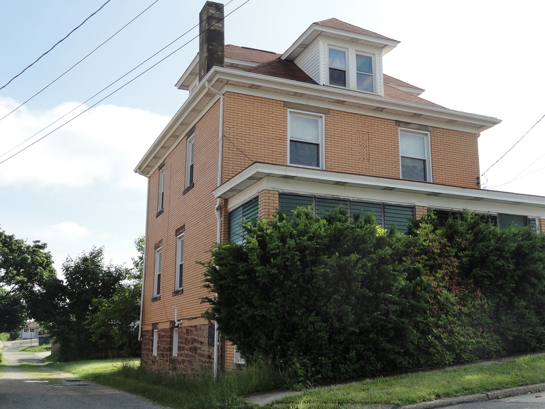 Broad St, Jeannette, PA 15644 #1