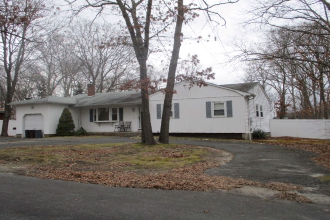 Lowell Ave, Holtsville, NY 11742 #1