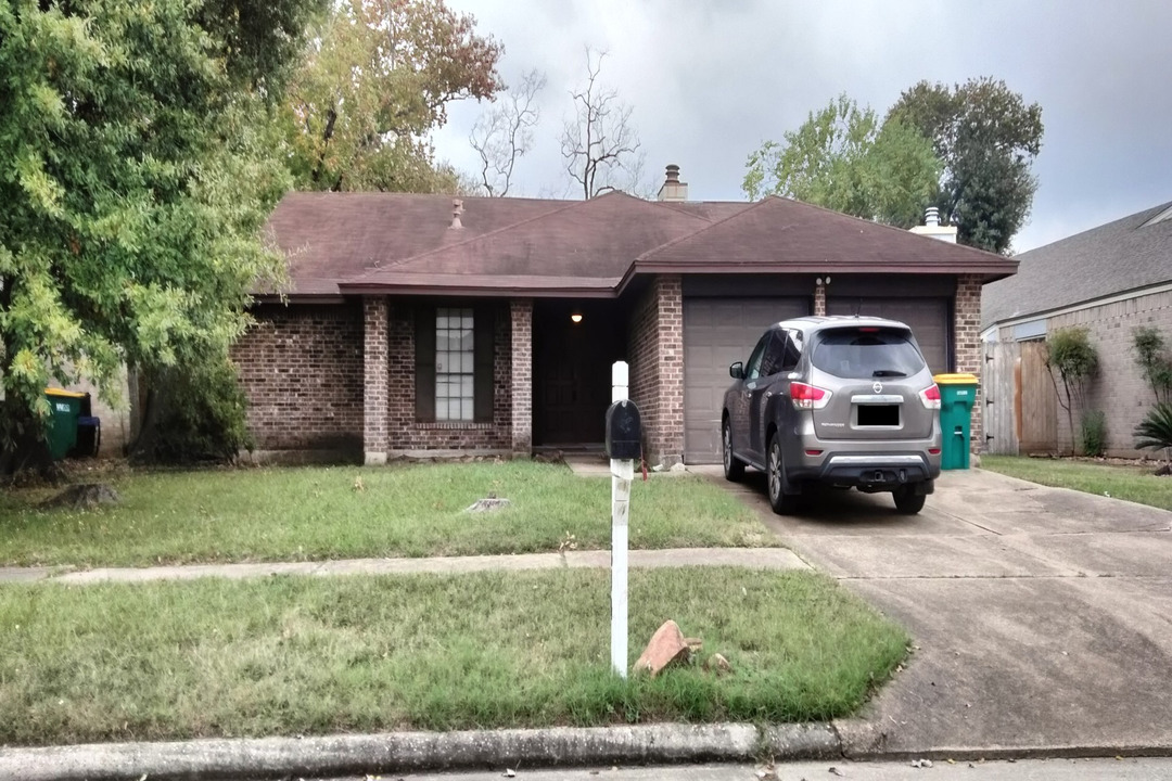 Parkcrest Forest Dr, Houston, TX 77088