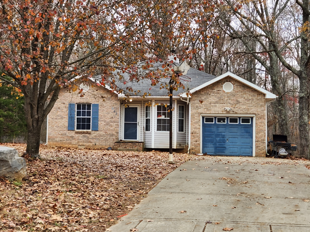 Merritt Lewis Ln, Clarksville, TN 37042