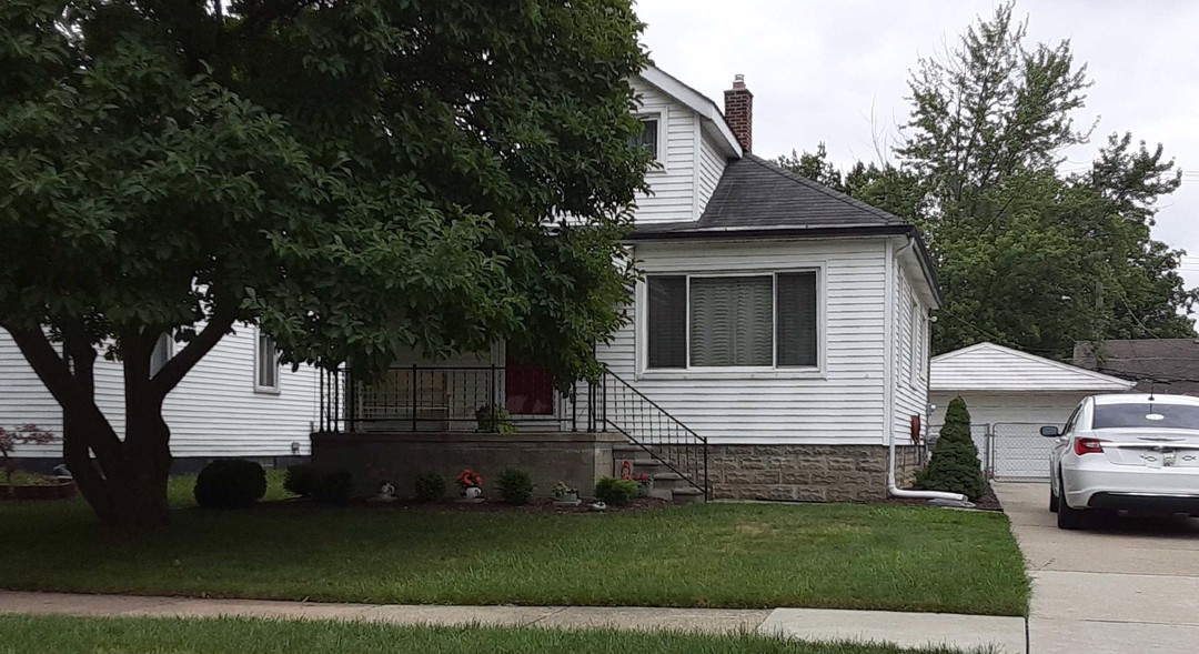 Clairwood St, Saint Clair Shores, MI 48080