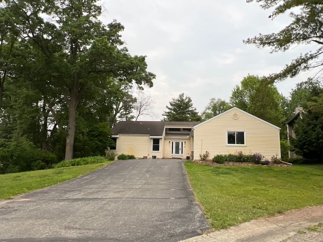 Spruce Ct, Commerce Township, MI 48390
