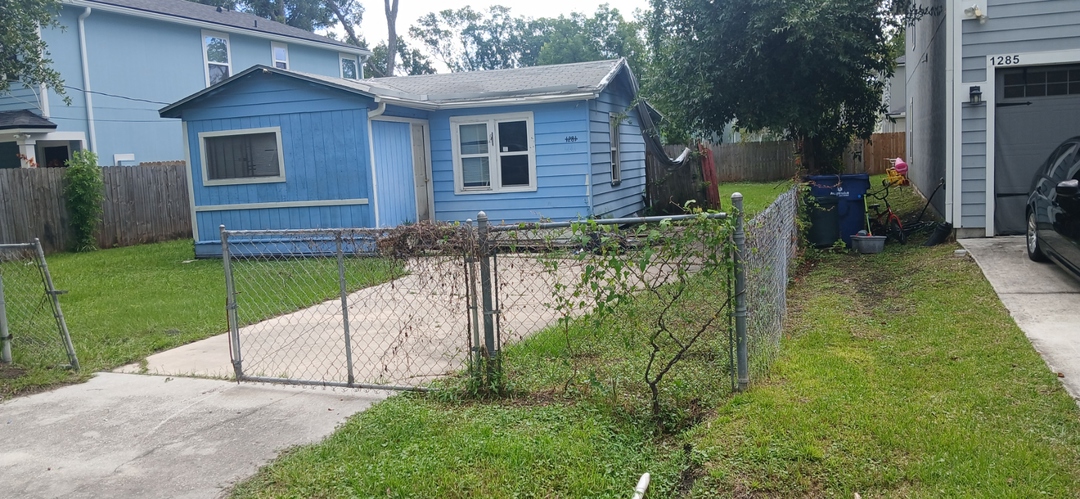 1281 Neva St photo 3