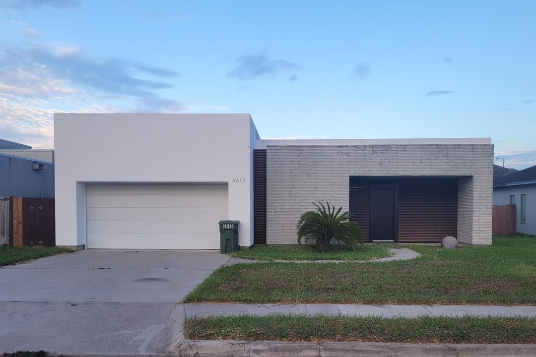 Woodlands Ave, Brownsville, TX 78526