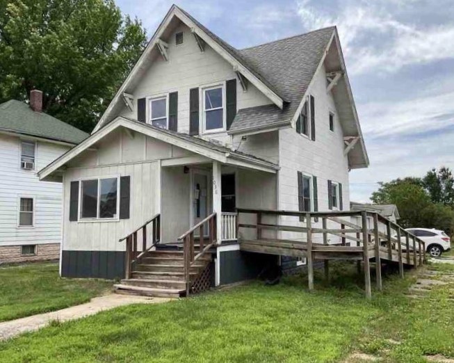 Charles St, Carlinville, IL 62626
