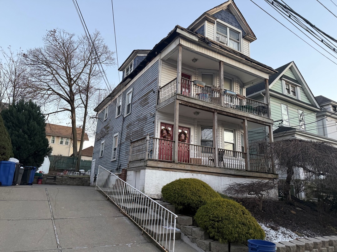 Treadwell Ave, Staten Island, NY 10302